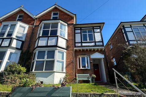 3 bedroom maisonette for sale