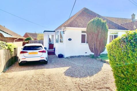 2 bedroom detached bungalow for sale