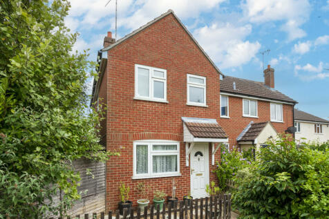 2 bedroom semi-detached house for sale