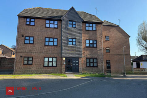 Orchid Close, Romford, RM4 1 bed flat for sale