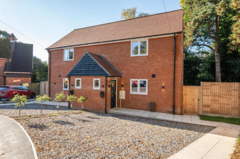 3 bedroom semi-detached house for sale