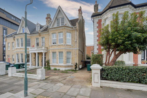 Sackville Gardens, Hove, East Sussex 2 bed flat for sale