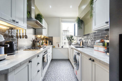 Sackville Gardens, Hove, East Sussex 2 bed flat for sale