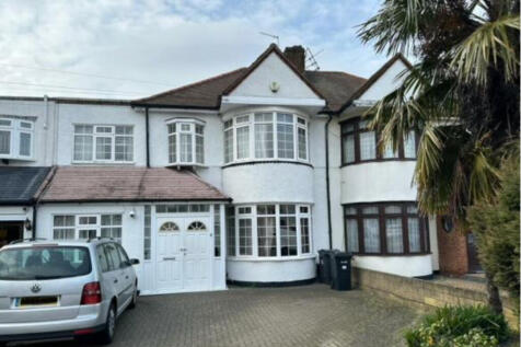 Wensleydale Avenue, Ilford, IG5 4 bed terraced house for sale