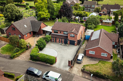 Russell Way, Rushden, NN10 6 bed detached house for sale