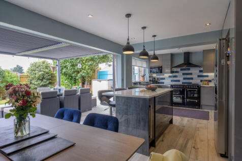 Hawkers Close, Southampton, SO40 5 bed detached house for sale