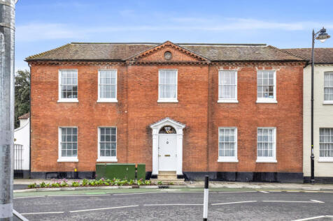 Westgate, Chichester, PO19 2 bed flat for sale