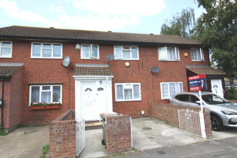 Sheerwater Road, London, E16 3 bed terraced house for sale