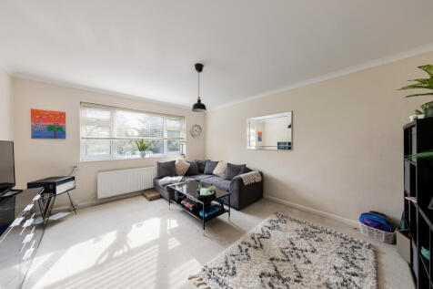 Durham Avenue, Woodford Green, IG8 1 bed flat for sale