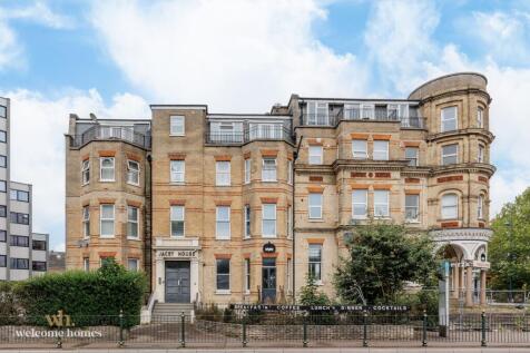 3 bedroom flat for sale