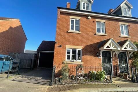 3 bedroom semi-detached house for sale