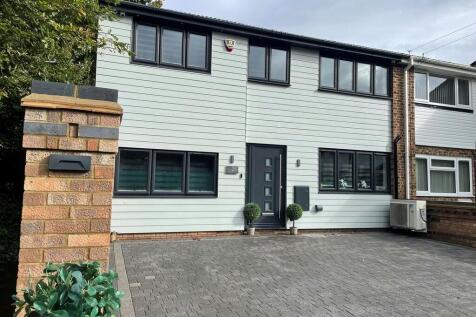 4 bedroom semi-detached house for sale