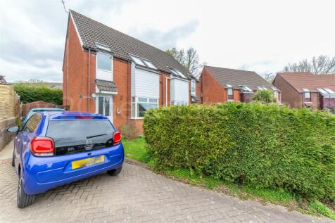 Five Locks Close, Cwmbran NP44 3 bed semi