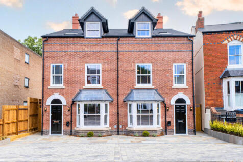 4 bedroom semi-detached house for sale