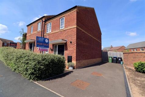 2 bedroom semi-detached house for sale