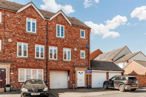 4 bedroom town house for sale