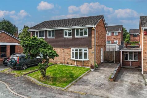 3 bedroom semi-detached house for sale