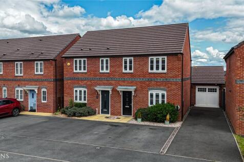 3 bedroom semi-detached house for sale