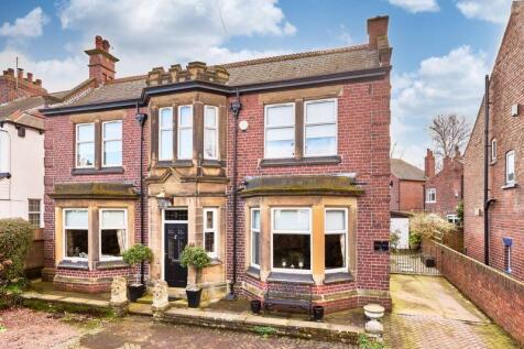 36 Carleton Road, Pontefract WF8 4 bed detached house for sale