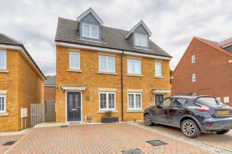 Heartwood Gardens, Normanby, TS6 3 bed semi