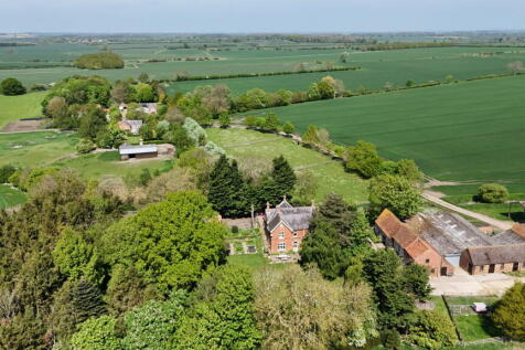 7 bedroom country house for sale