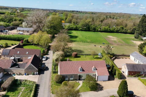 Stretton 4 bed detached house for sale