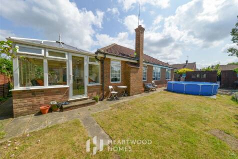 Tippendell Lane, Park Street, St.... 3 bed detached bungalow for sale