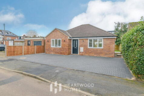 Fontmell Close, St. Albans, AL3 5HU 2 bed detached bungalow for sale