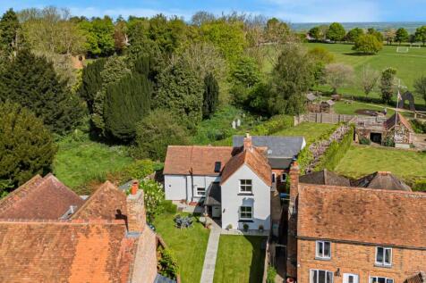 The Green, Buckinghamshire HP18 3 bed detached house for sale