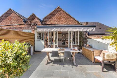 East Street, Oxfordshire OX9 2 bed apartment for sale