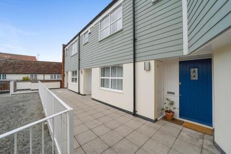 3 bedroom maisonette for sale