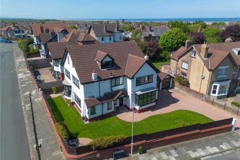 6 bedroom detached house for sale