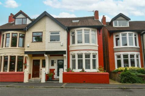 4 bedroom semi-detached house for sale