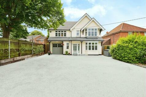 5 bedroom detached house for sale