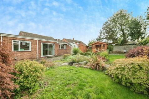 2 bedroom detached bungalow for sale