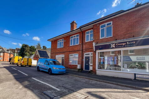 Charminster Road, Bournemouth BH8 2 bed maisonette for sale
