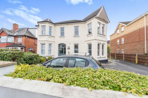 3 bedroom flat for sale