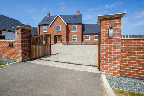 5 bedroom detached house for sale