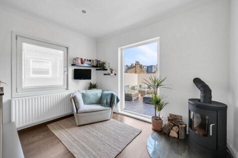 3 bedroom maisonette for sale