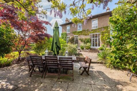 5 bedroom semi-detached house for sale