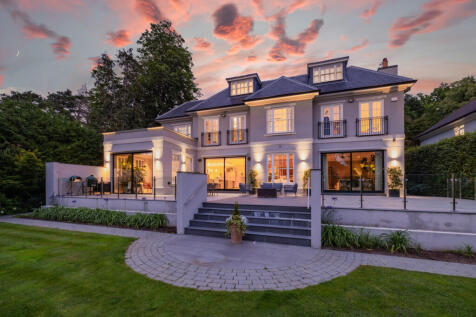 6 bedroom detached house for sale