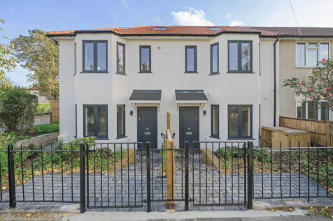 4 bedroom end of terrace house for sale