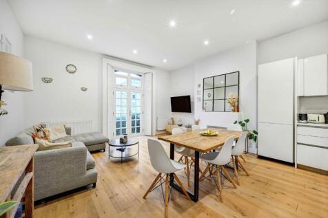 Camden Road, London NW1 2 bed flat for sale