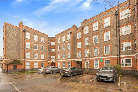 3 bedroom flat for sale