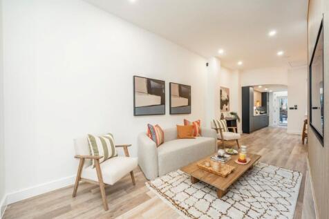 York Way, London N7 2 bed maisonette for sale