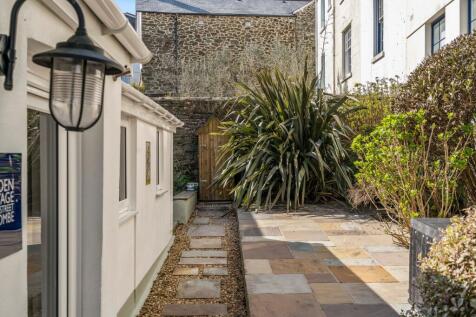 2 bedroom cottage for sale