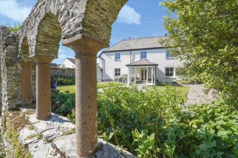 5 bedroom semi-detached house for sale