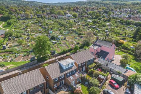 Asquith Road, Leckhampton... 3 bed semi