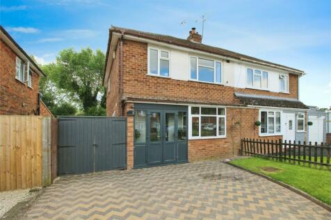 3 bedroom semi-detached house for sale