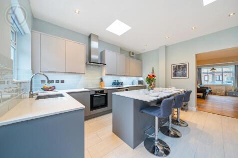 Palestine Grove, Colliers Wood SW19 3 bed end of terrace house for sale